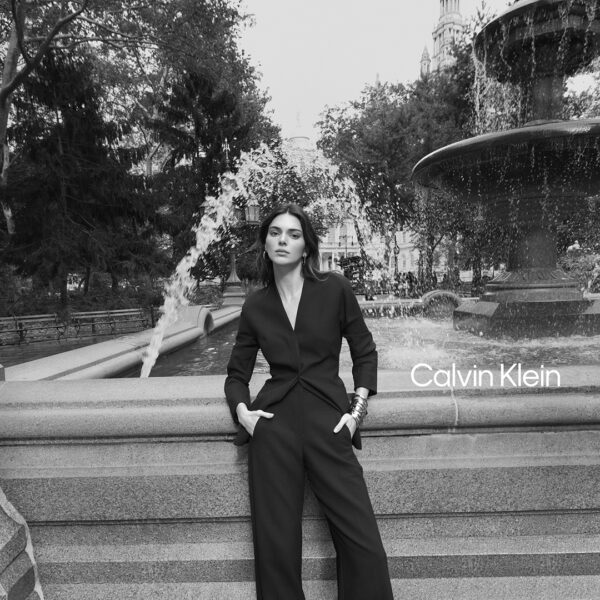 CalvinKlein prezintă noua campanie Womenswear Primăvara 2024, cu Kendall Jenner în rolul principal