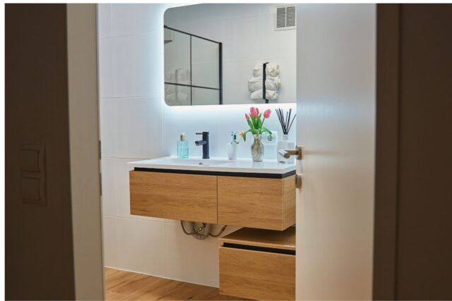 Ghid pentru iluminarea corectă a băii – oglinda cu led, benzi led