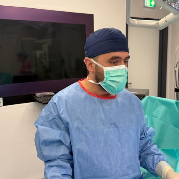Chirurgie robotică București vs chirurgie laparoscopică: ce diferențe contează