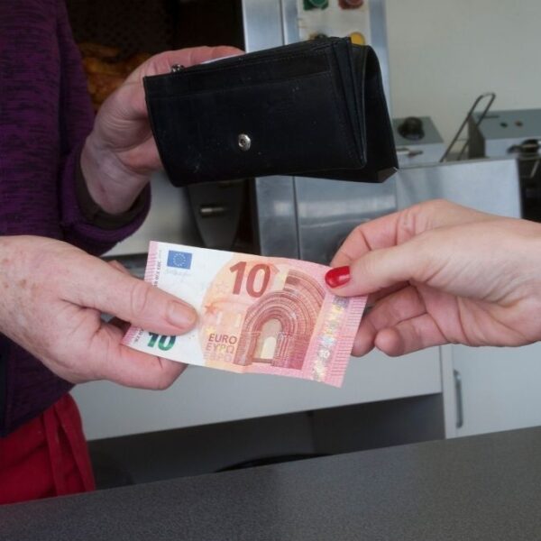 Fenomenul „Cash is King”: Cine sunt cumpărătorii care achiziționează apartamente în București fără credit bancar?