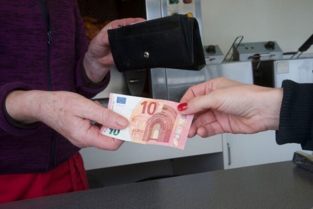 Fenomenul „Cash is King”: Cine sunt cumpărătorii care achiziționează apartamente în București fără credit bancar?